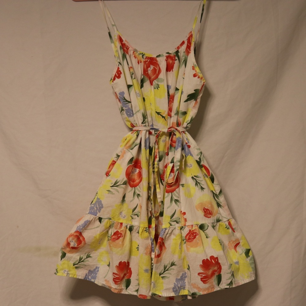 H Y V F Newport, RI find charming dress.. 🌹